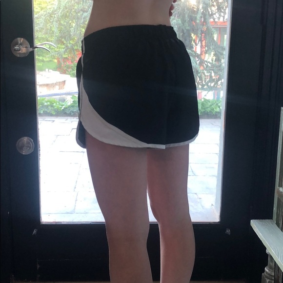 Athletic shorts - Picture 2 of 2